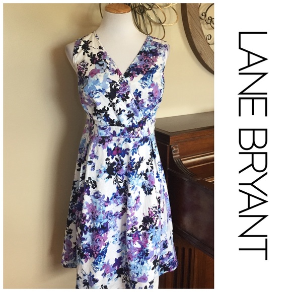Lane Bryant Dresses & Skirts - Lane Bryant Size 20 Pretty Floral V Neck Dress