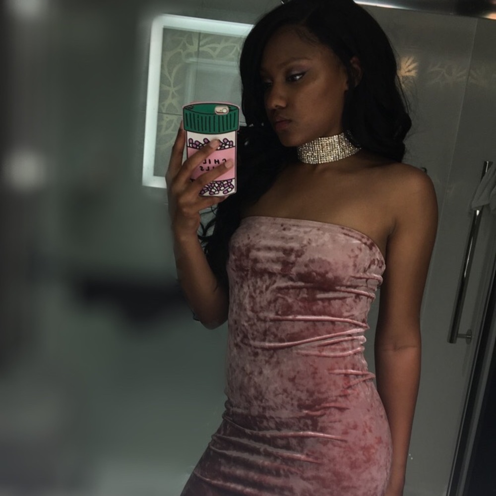 Pink crushed velvet bodycon dress!💘