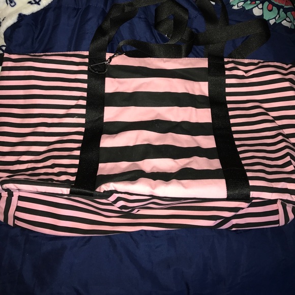Victoria Secret Getaway bag - Picture 3 of 7