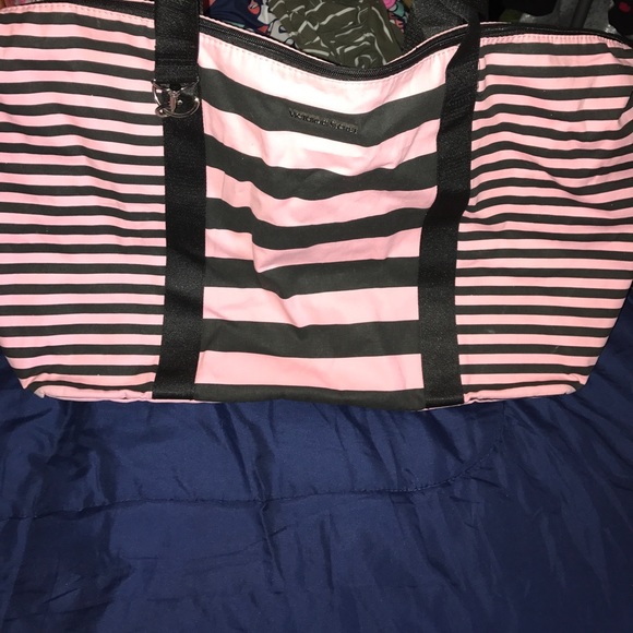 Victoria Secret Getaway bag - Picture 4 of 7