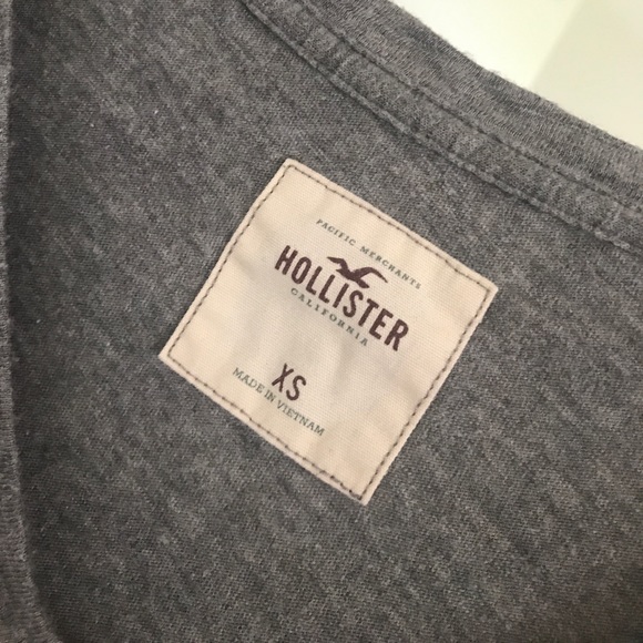 Hollister Basics V-Neck w/ pocket {gray} - Picture 3 of 3