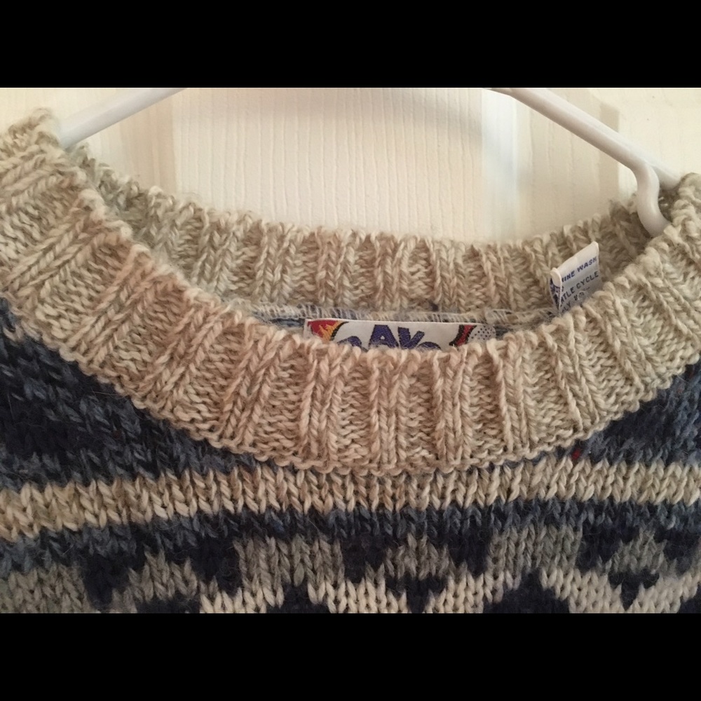 Comfy, warm, part wool sweater - Picture 2 of 7
