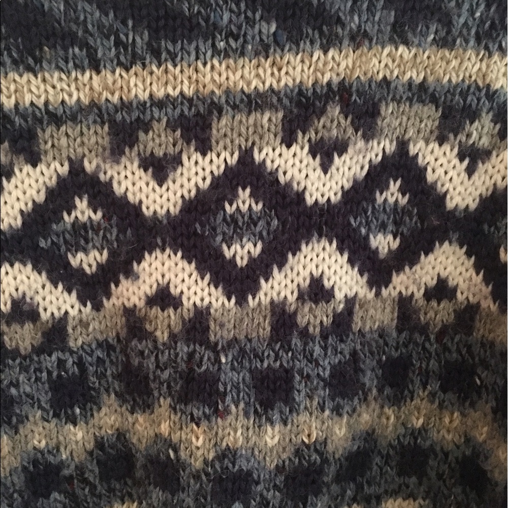 Comfy, warm, part wool sweater - Picture 4 of 7