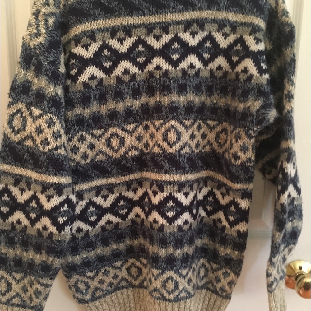 Comfy, warm, part wool sweater - Picture 7 of 7