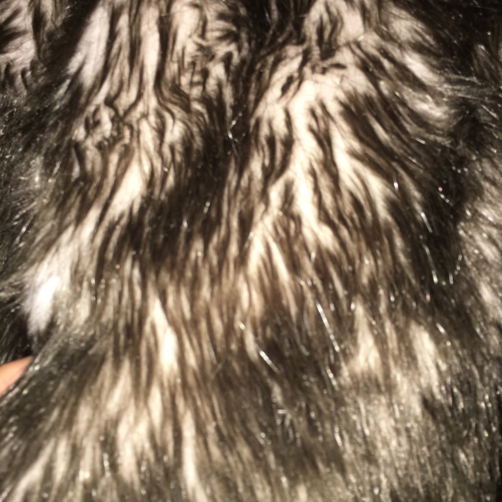 FUR COAT. - Picture 2 of 2