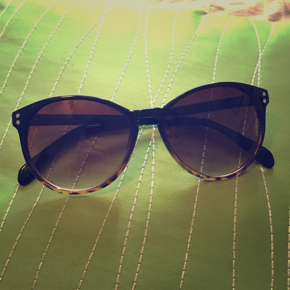 Large Sunglasses with Tortoise Print