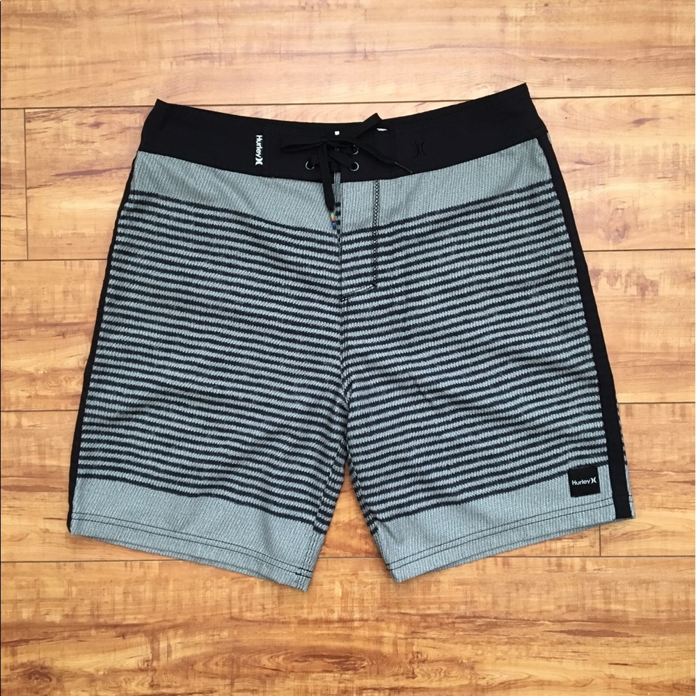 Hurley board shorts 18"