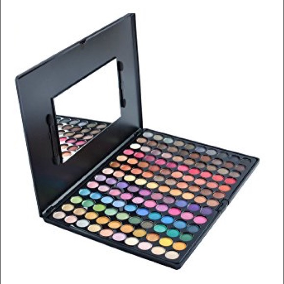 Beauty Treats Other - Beauty Treats 130 eyeshadow palette
