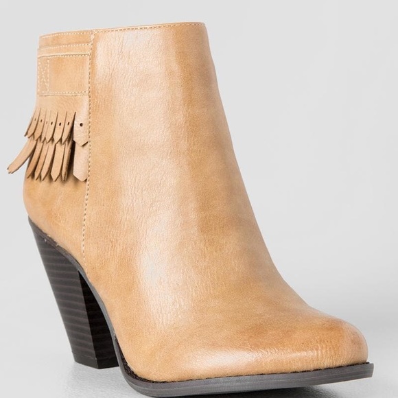 NIB Distressed Fringe Tan Boho Ankle Booties - Picture 6 of 7