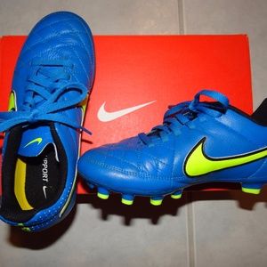 nike soccer shoes girls