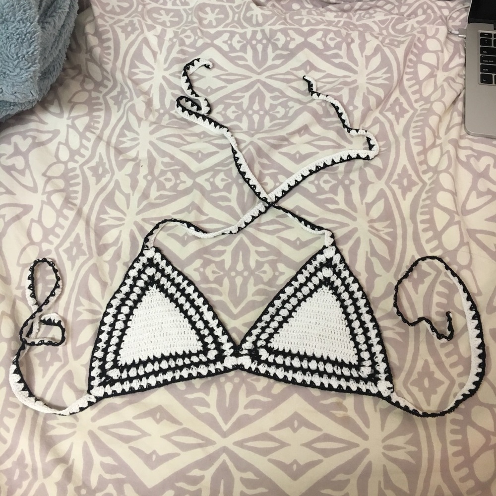 CROCHET BLACK AND WHITE  BIKINI TOP