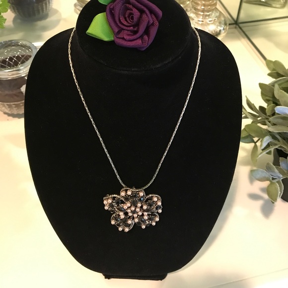 Jewelry - Necklace and broach in one
