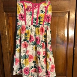 Women's strapless dress