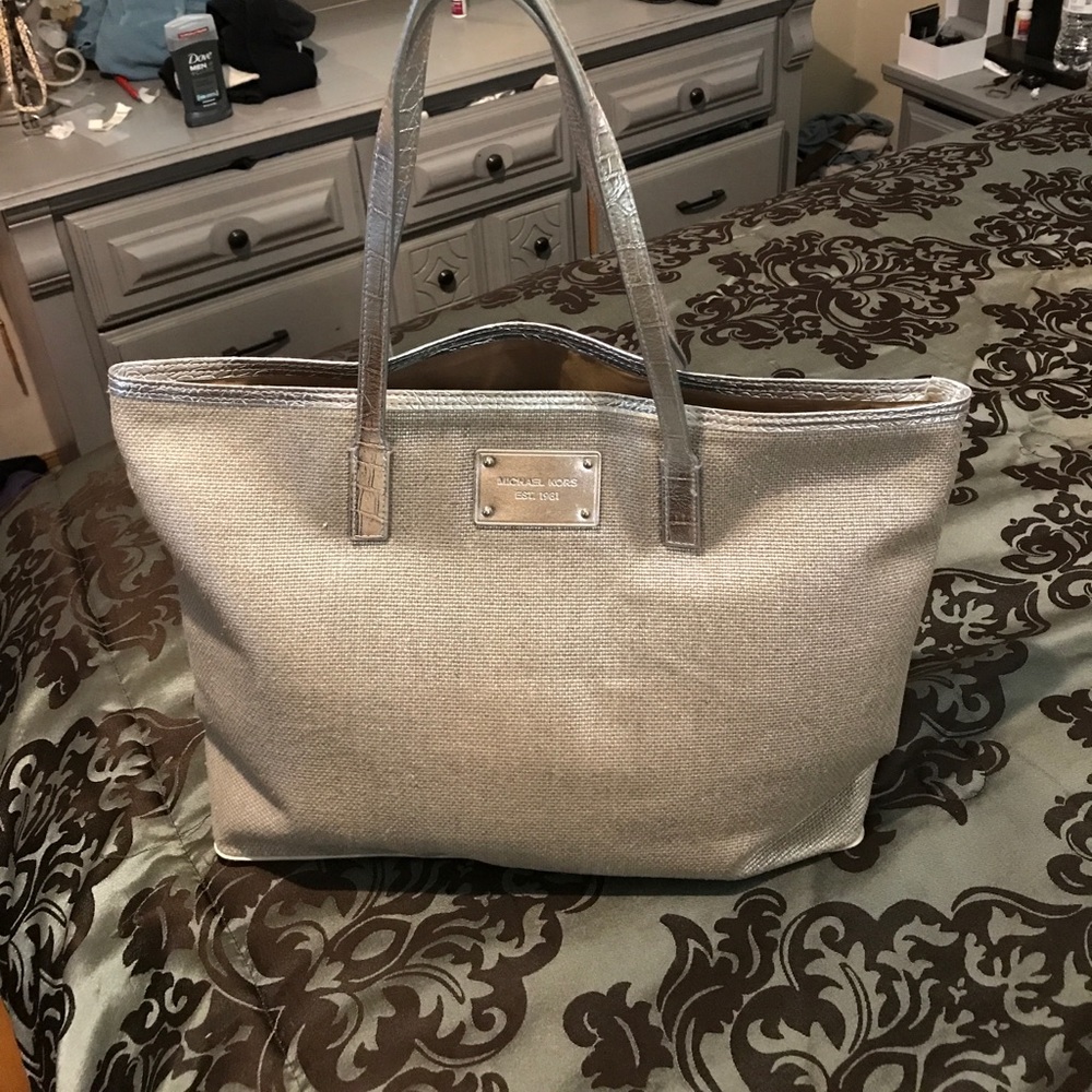 Michael kors tote