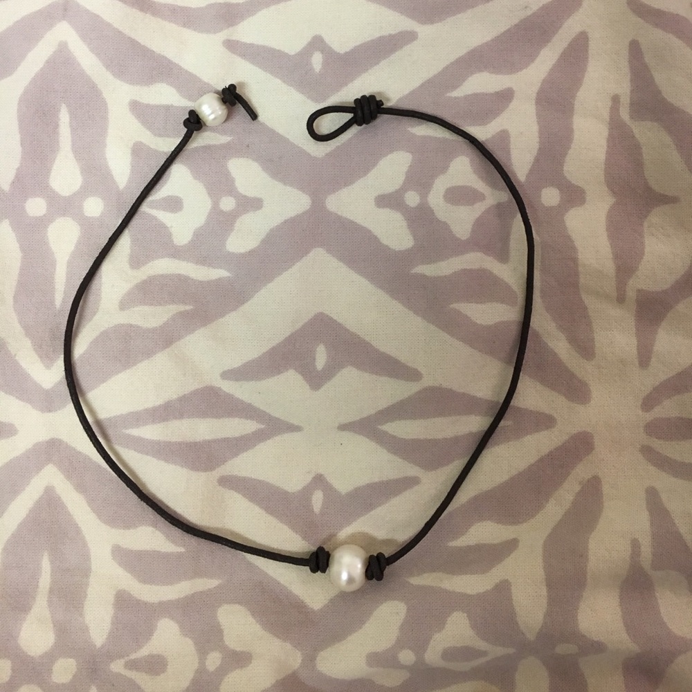 White pearl chocker on brown leather string