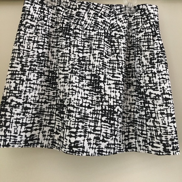NWOT, black and white skirt. - Picture 3 of 3