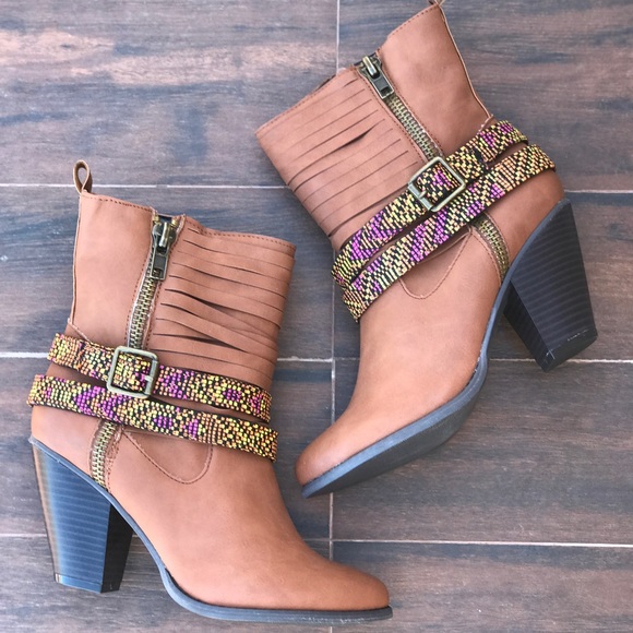 NIB Tan Boho Chic Beaded Belted Embellished Boots - Picture 6 of 8