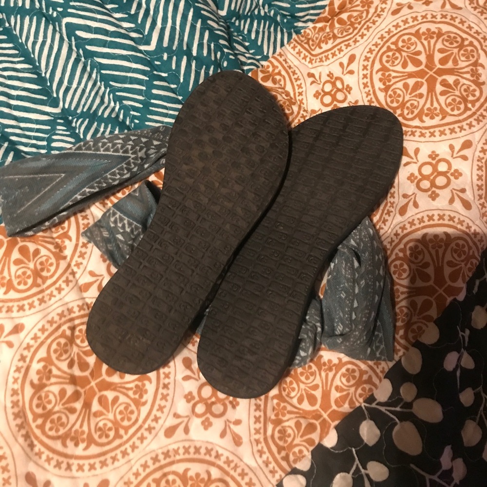 Sandals - Picture 2 of 3