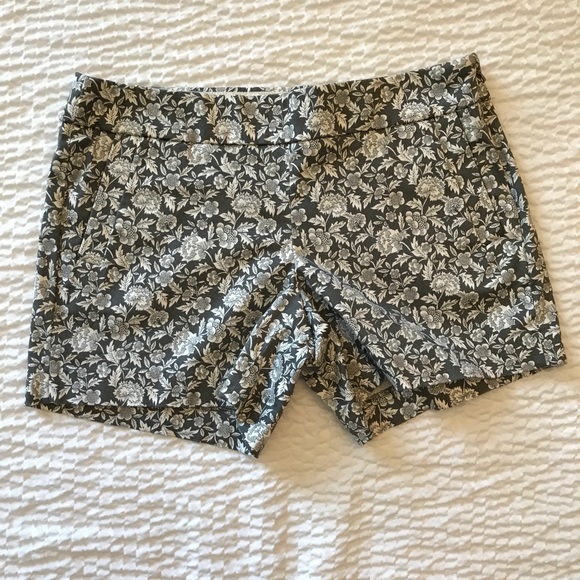 Women’s J. Crew Floral Stretch Shorts Size 8 - Picture 1 of 4
