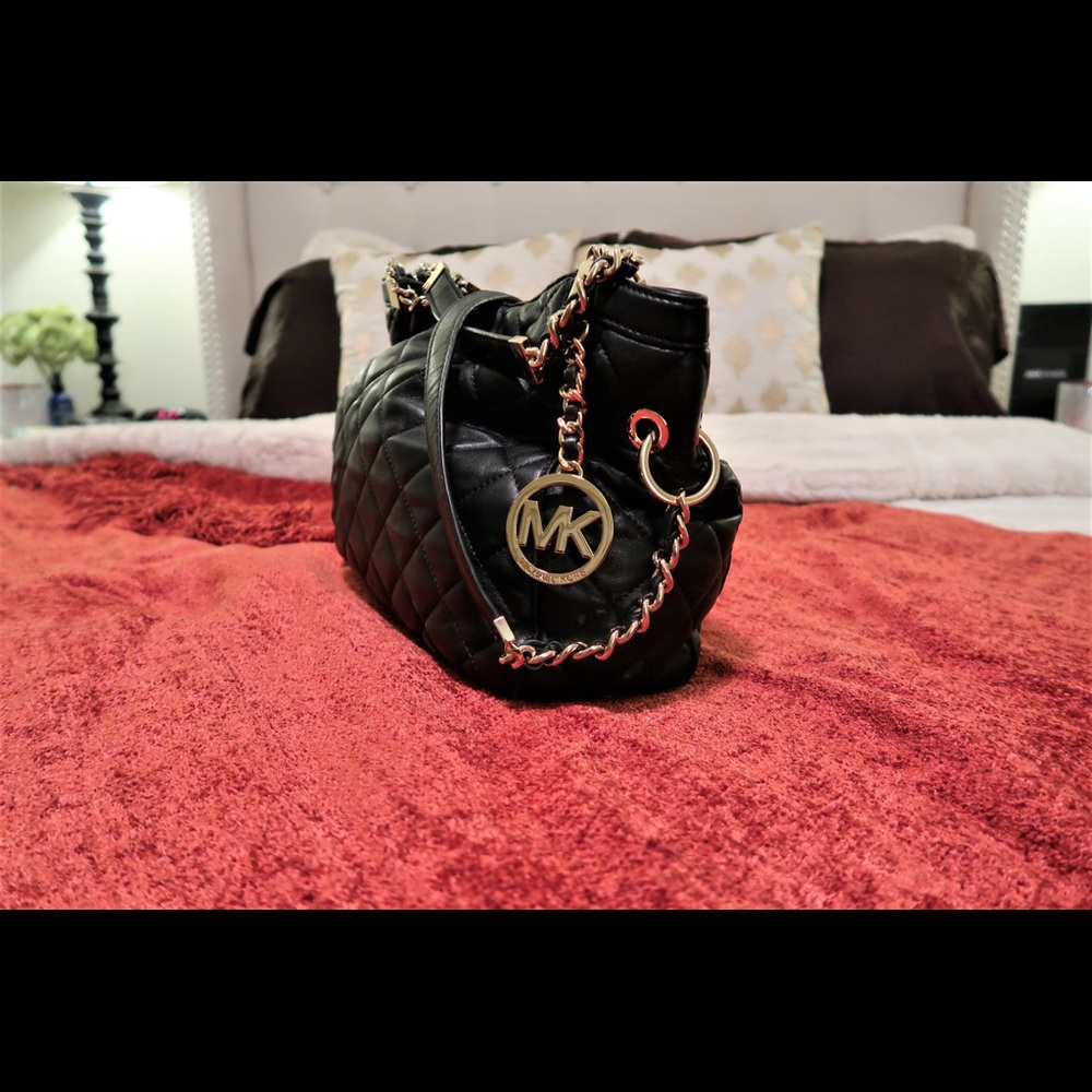 Michael Kors Susannah Medium Leather Shoulder Tote