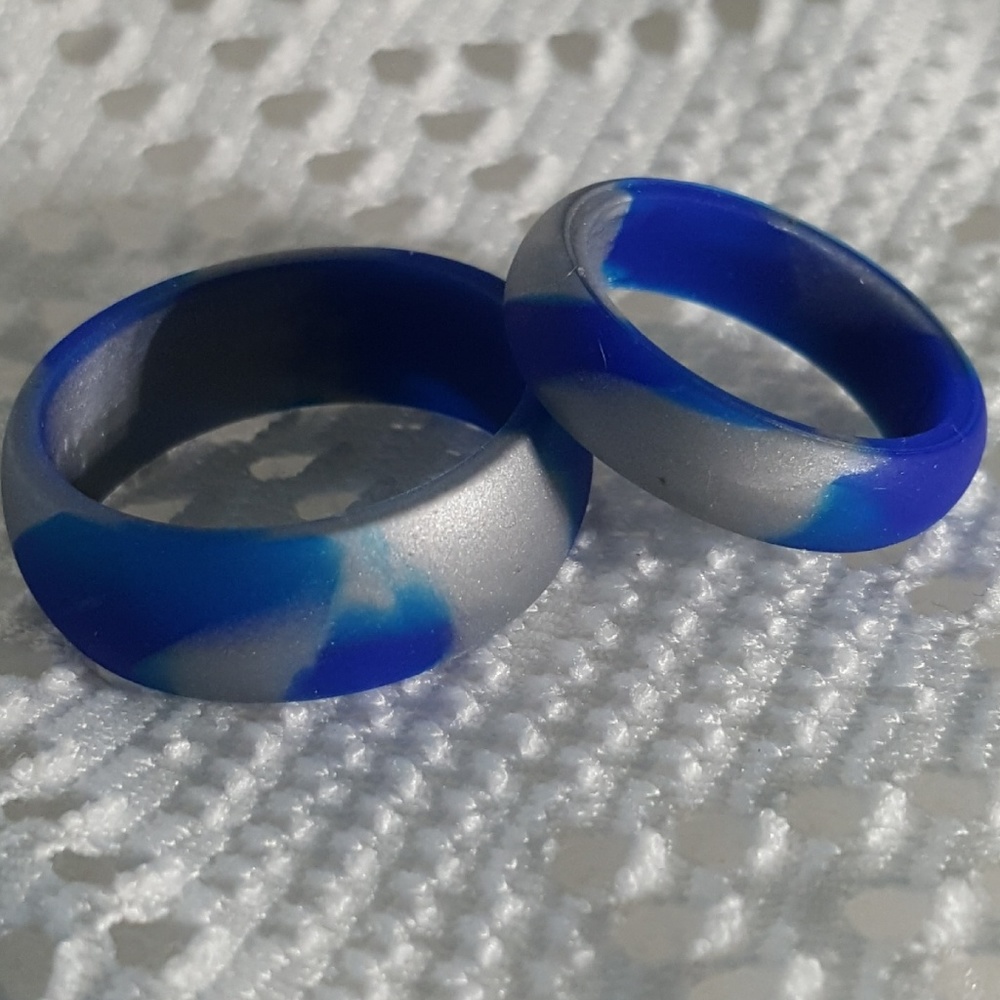 2 sets Metallic Silver & Blue Silicone Wed Ring