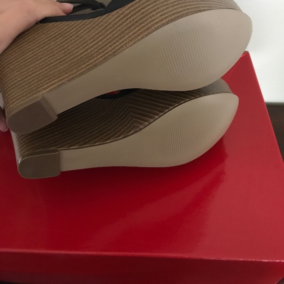 New Guess wedges - Picture 3 of 3