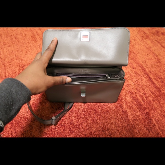 Michael Kors Natalie Medium Messenger Crossbody - Picture 5 of 8