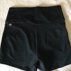 🌱✨Fabletics Shorts&Hair ties✨🌱