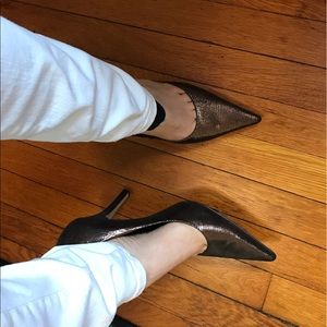 Nine West point toe pumps