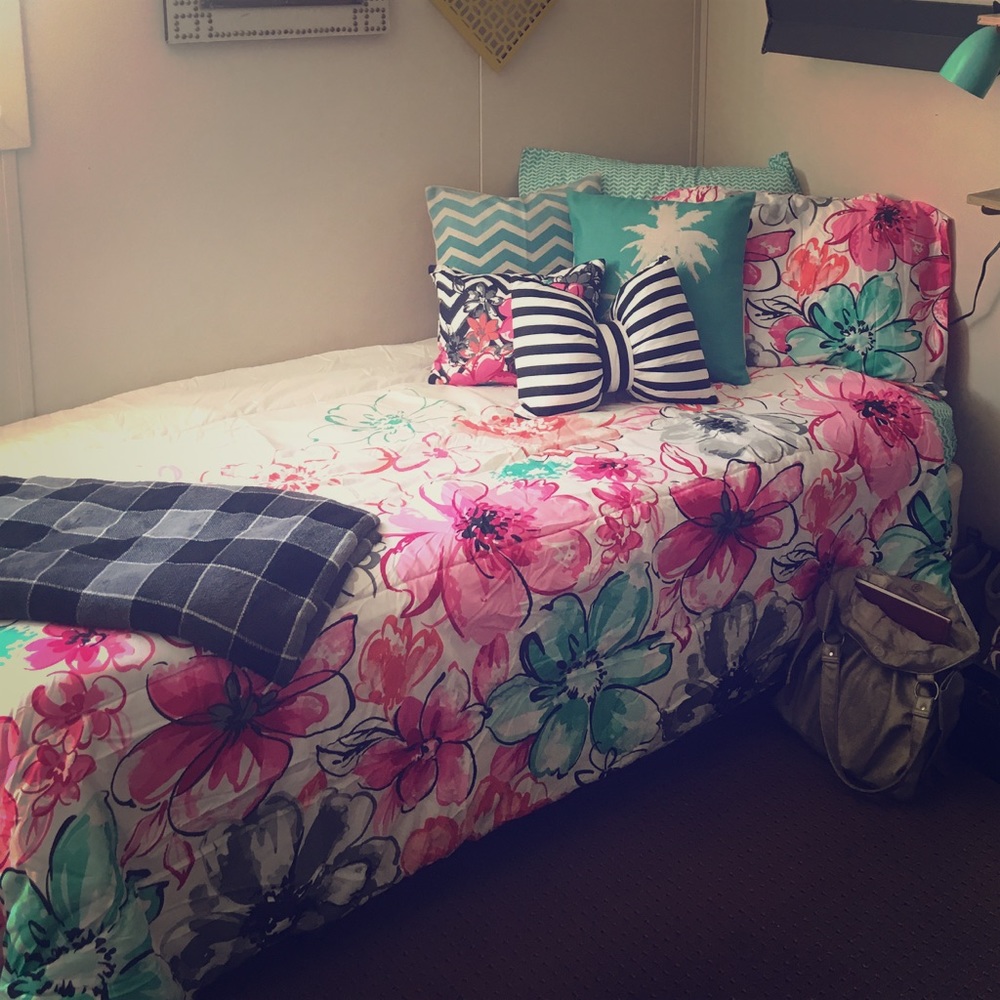 Floral bed spread