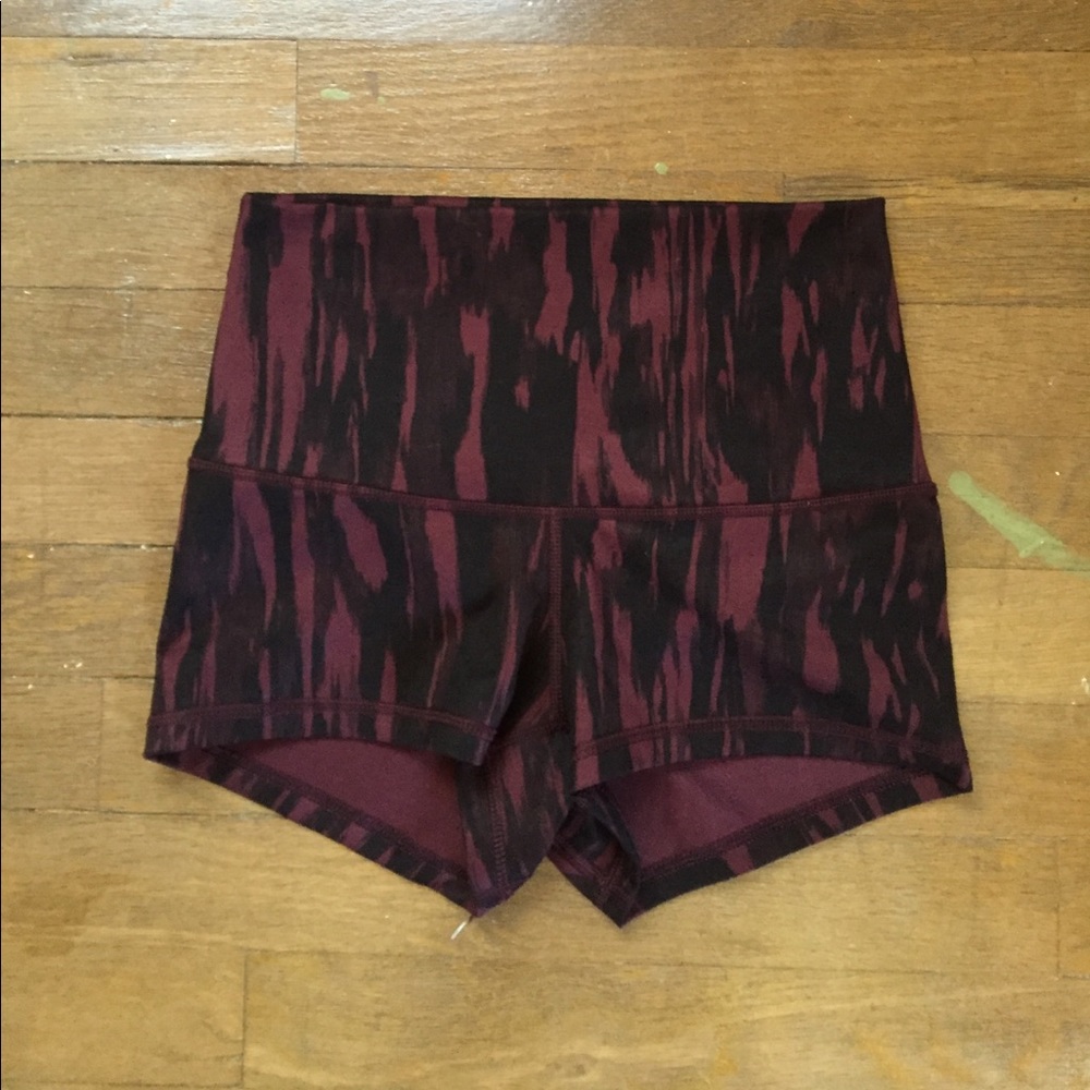 Lululemon- High Rise Wonder Shorts