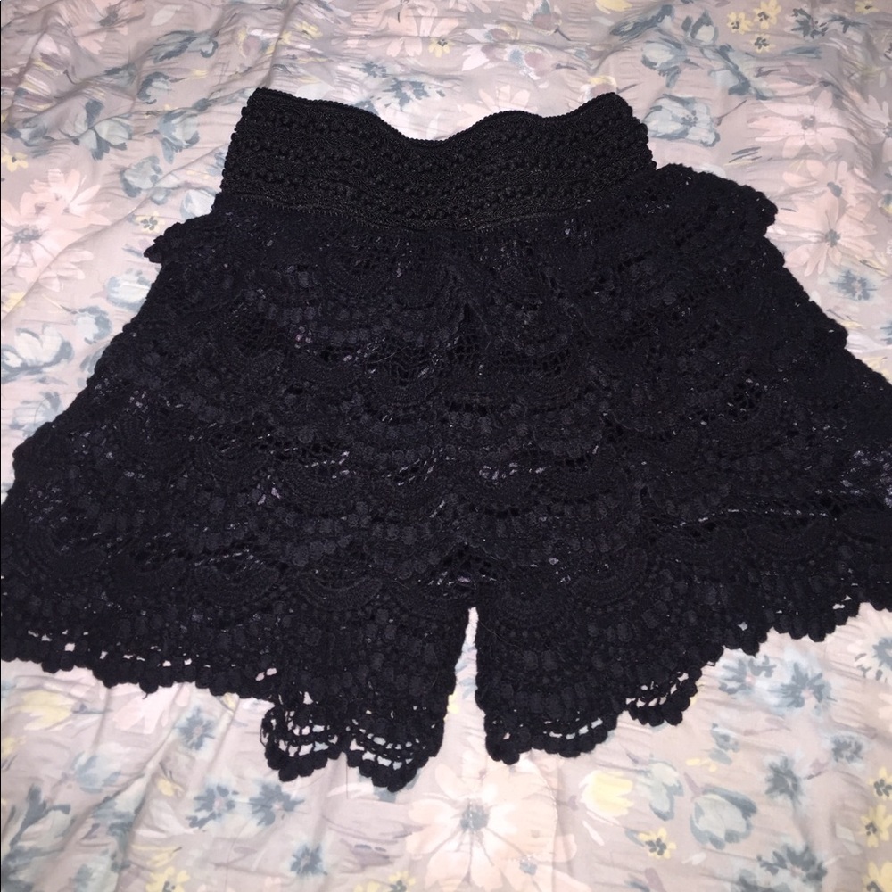 SOLD Ruffle lace shorts