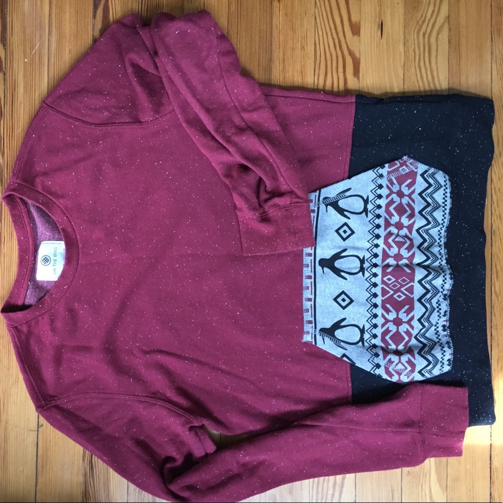 Lightweight sweatshirt with kangaroo pocket