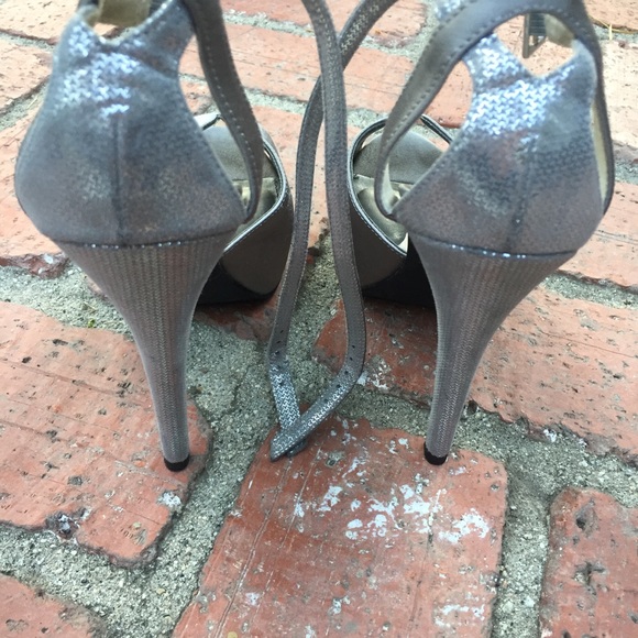 Steve Madden "tia" silver platform peep toe heels - Picture 2 of 7
