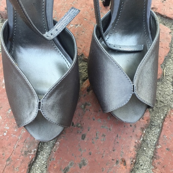 Steve Madden "tia" silver platform peep toe heels - Picture 7 of 7