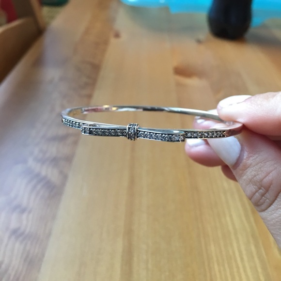 NWOT PANDORA Sparkling Bow Bangle bracelet - Picture 2 of 6