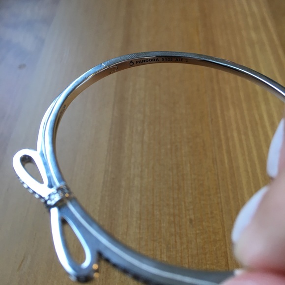 NWOT PANDORA Sparkling Bow Bangle bracelet - Picture 3 of 6