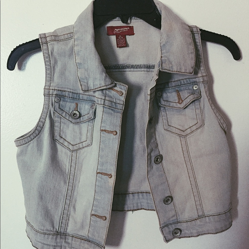 arizona jean cropped vest ✨