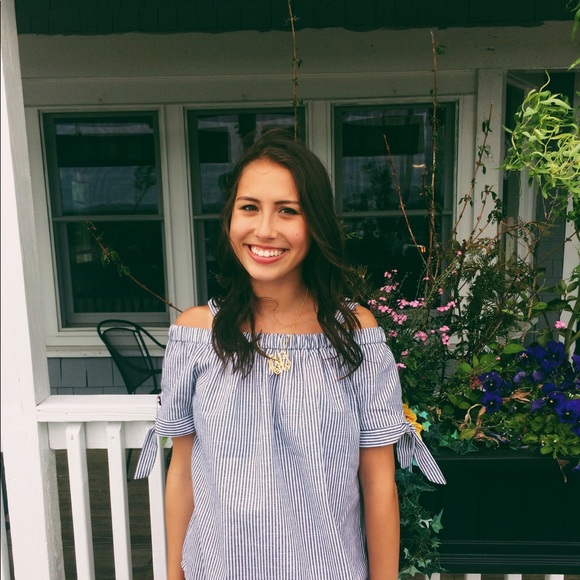 Meet your Posher, Keri! - Picture 2 of 3