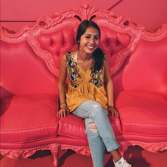 Meet your Posher, Keri! - Picture 3 of 3