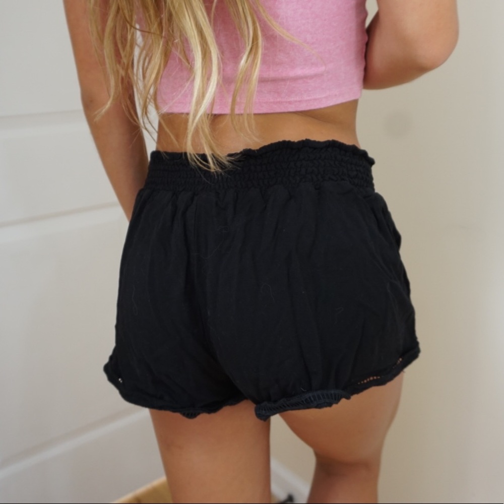 Black loose fabric shorts🖤