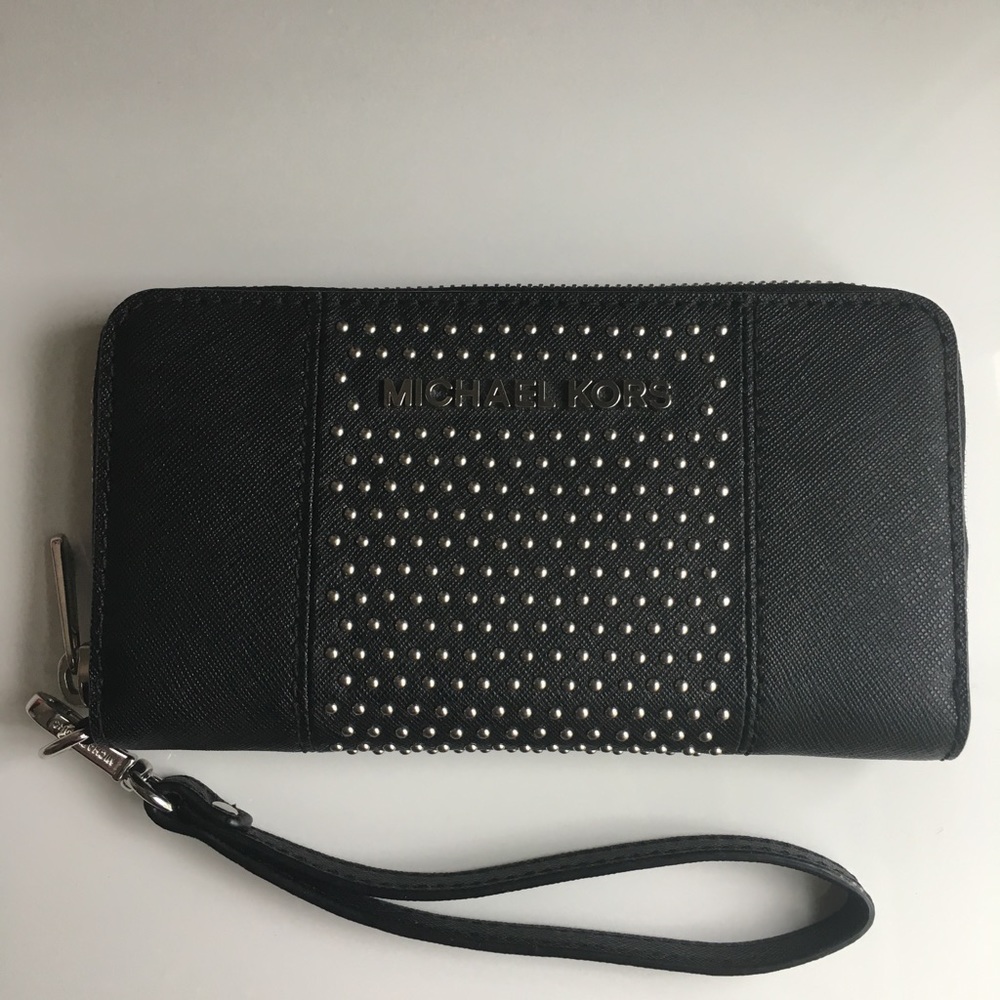 Cute Michael Kors Black Wristlet!
