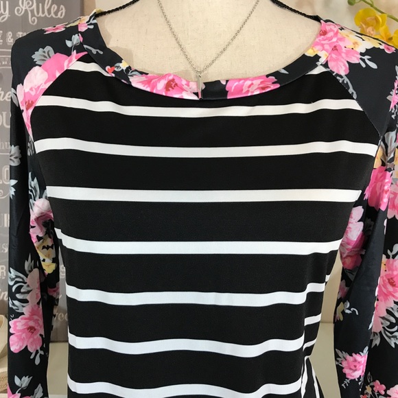 New Long Sleeve Striped Flower Stretchy Top - Picture 3 of 6