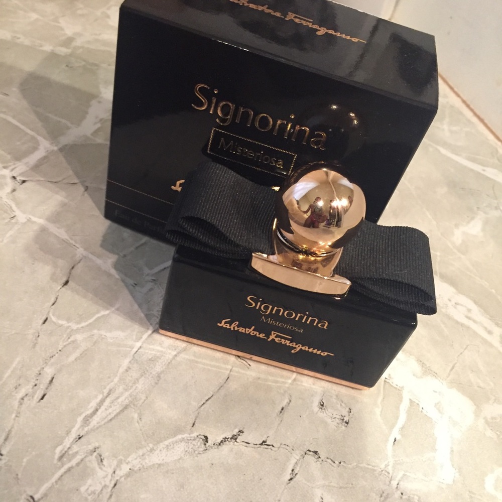 Signorina Misteriosa Eau de Parfum by Ferragamo