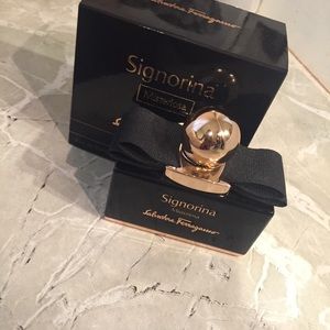 Signorina Misteriosa Eau de Parfum by Ferragamo