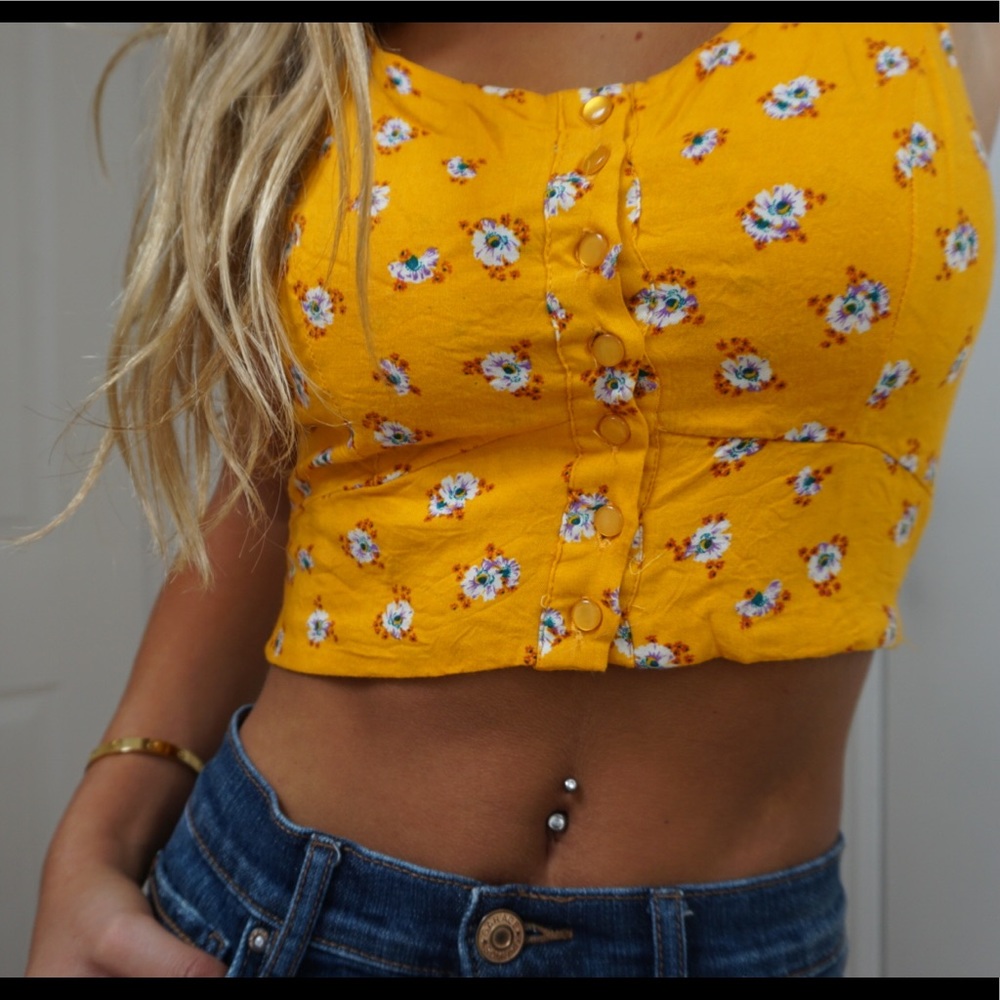 🌼Yellow floral crop top🌼