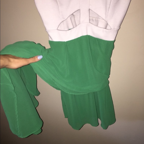 💚 Hi-Low Boutique Dress! 💚 - Picture 3 of 4