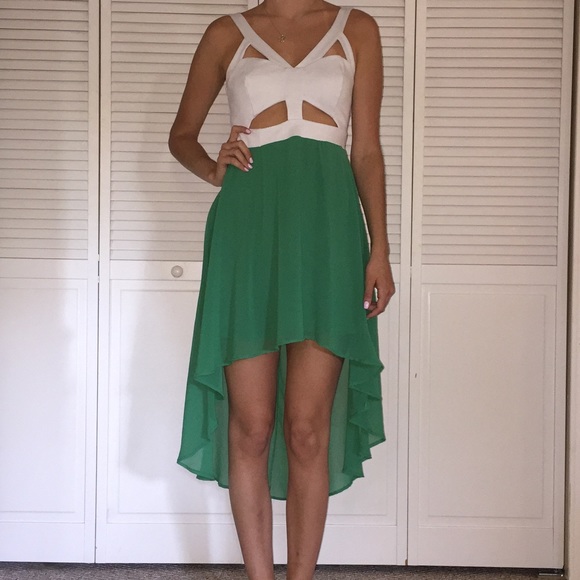 💚 Hi-Low Boutique Dress! 💚 - Picture 4 of 4
