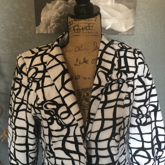 ⭕️INVESTMENTS - Black & White Jacket - Picture 3 of 7