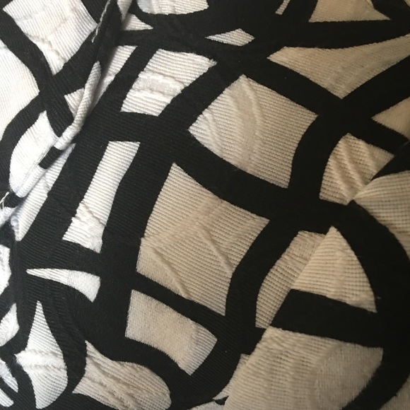 ⭕️INVESTMENTS - Black & White Jacket - Picture 5 of 7